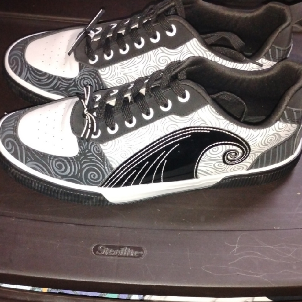 Men's Black and White Graphic Casual Sneakers